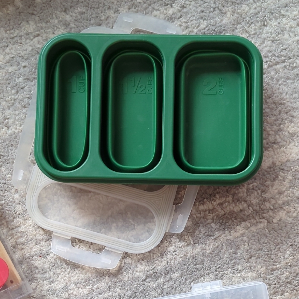 Colorful Food Storage Set with Leaf Design - Picture 2 of 5